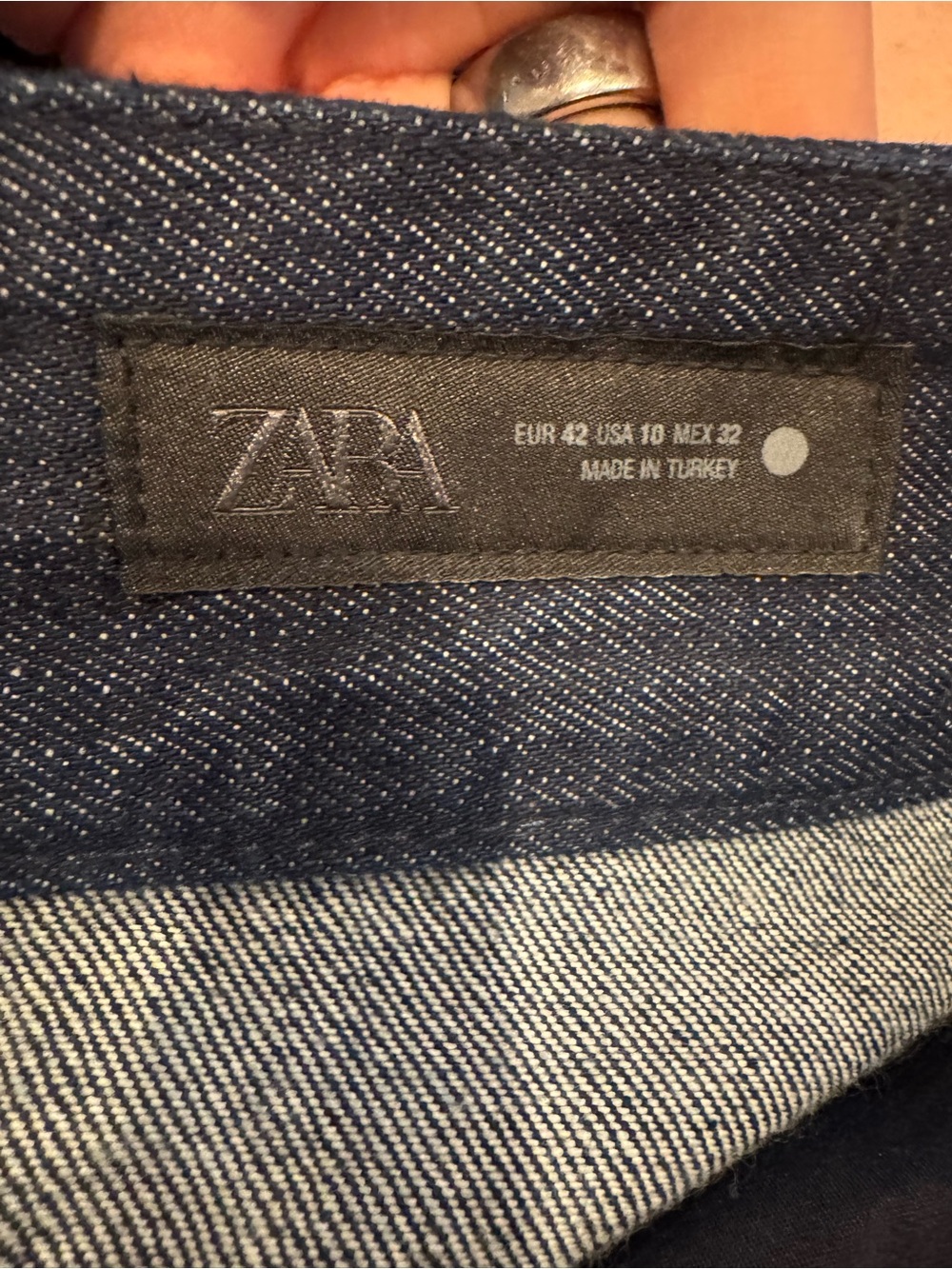 ZARA WOMAN COLLECTION MID-RISE - BARREL LEG Dark Wash 10 NWOT - Picture 4 of 5